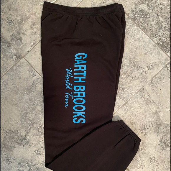 NEVER WORN GARTH BROOKS VINTAGE ATHLETIC SUIT WORLD TOUR 1990. LARGE - Picture 3 of 5